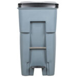 Rubbermaid 1971968 contenedor brute roll-out step-on con capacidad para 65 galones, color gris 2